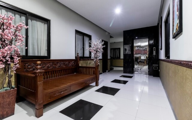 RedDoorz Plus @ Tuparev Cirebon