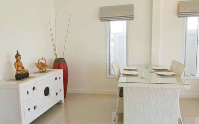 Hua Hin Pool Villa with 4 Bedrooms L50