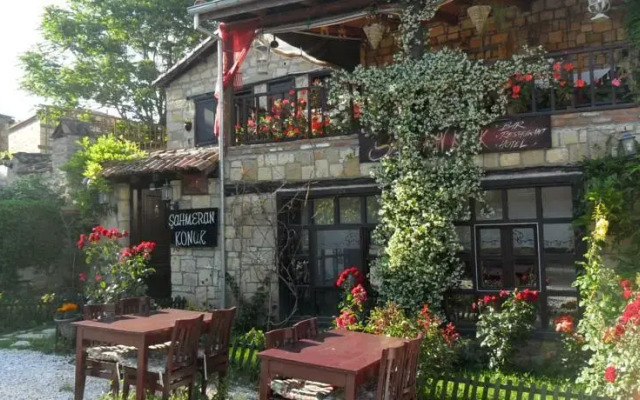 Sahmeran Konak