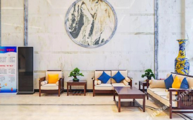Longchen Hotel