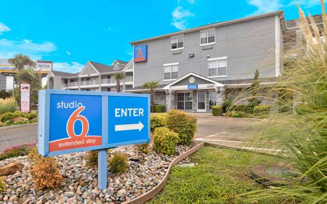 Studio 6 Dallas, TX - North - Richardson