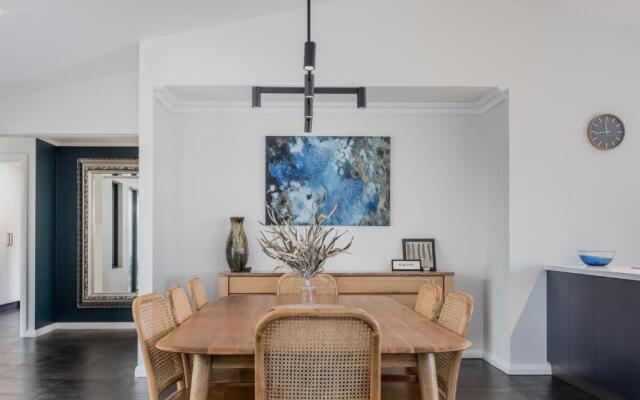 Vancouver's End by the BnB Collection