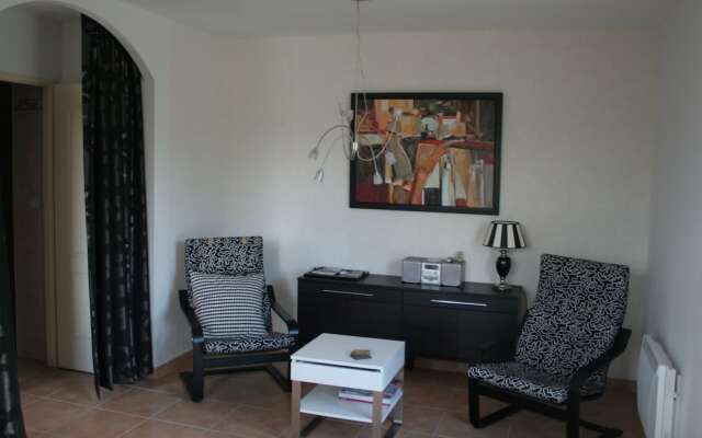 Cosy Apartment in Segonzac With Swimming Pool