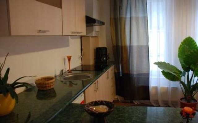 Lucas Aparthotel