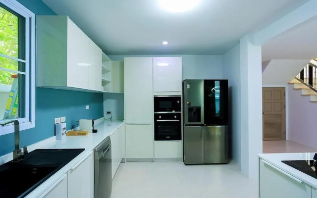 Renovated 3BR Pool Villa Near Beach V228