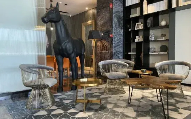 Paco Hotel (Huazhou Shifu Square)