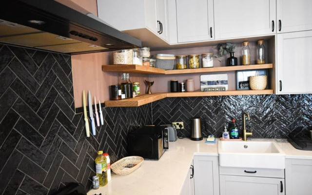 Hidden Gem! 1 bed Flat Near Clifton Triangle