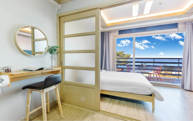 Yangyang Haettuneonchangmoon Pension
