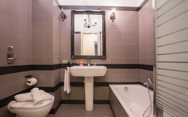 The Square Apartment