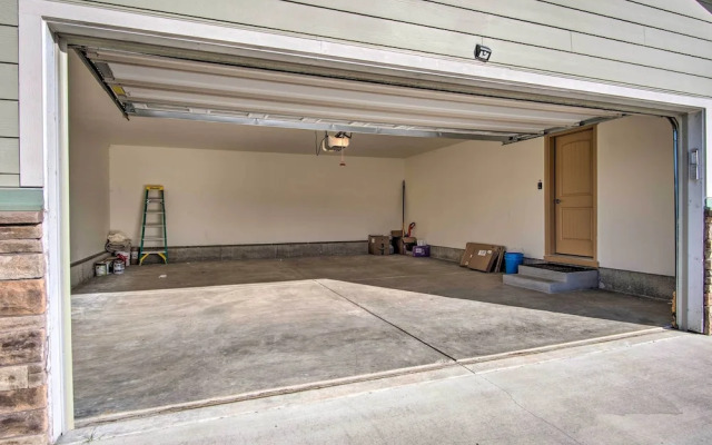 Spacious Bandon Getaway - 2 Blocks to Ocean!