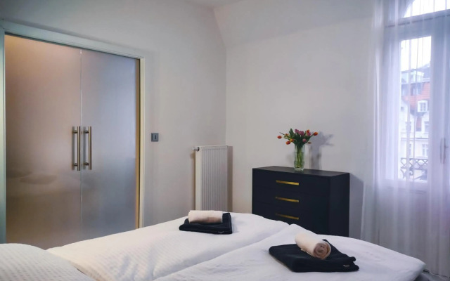 Boutique Apartment Owned by Emperor Peter The Great With 2 Balconies & Jacuzzi