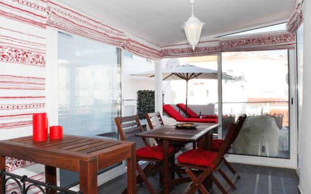 Best Terrace River view Alfama Apartment