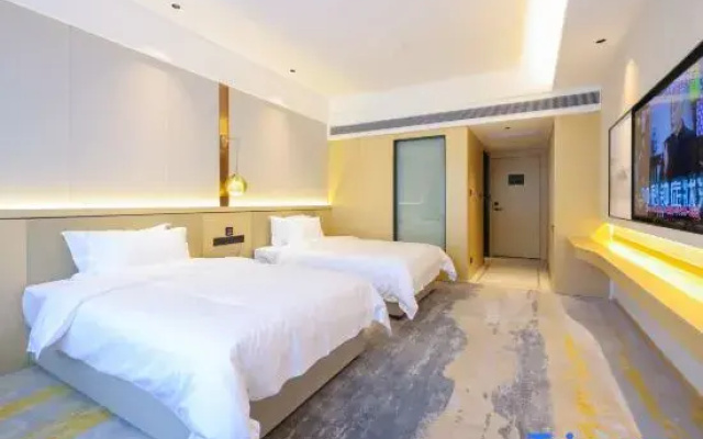 Longyan Yueman Crown  Hotel (Yongding District)