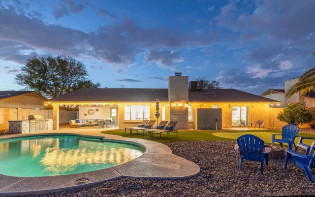 Scottsdale Waltann 3 Bedroom Home by RedAwning