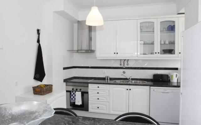Comfortable and Central Apartment Cascais
