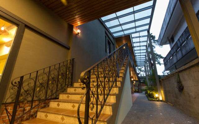 68 Bay Manor