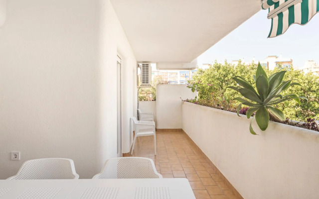 Beautiful apartment with terrace near the beach