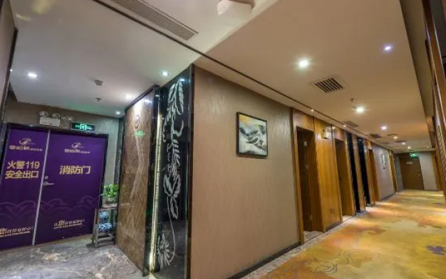 Platinum Apartment Hotel (Zhongshan Guzhen International Lighting Center)