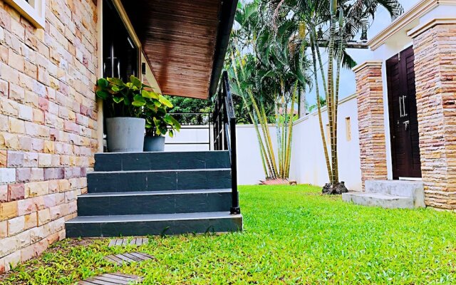 Thai Family Rawai Pool Villa