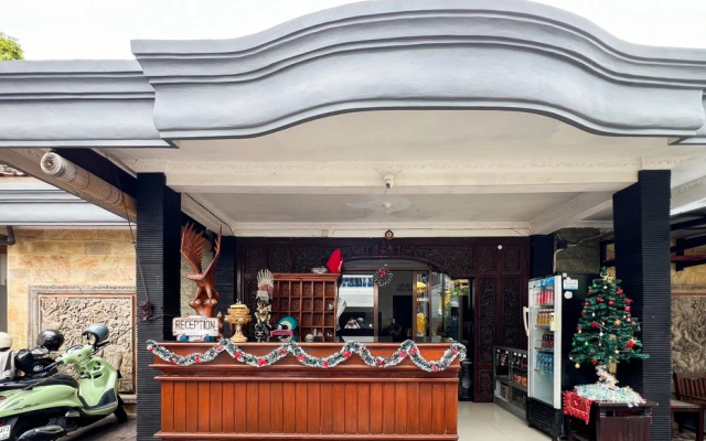 RedDoorz @ Mahendra Beach Inn Kuta – People – Kuta