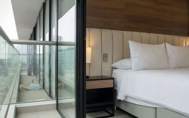 w Modern 1BR in Exclusive San Isidro