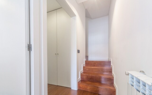 House and People - Martins Sarmento