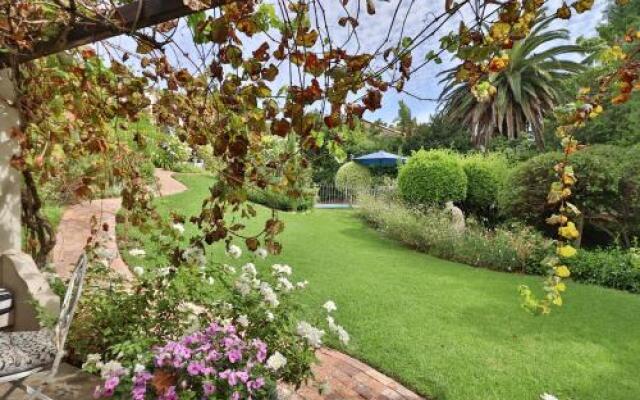 Three Oaks Bed  Breakfast