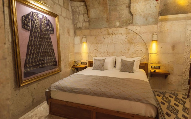 Solo Cave Suites