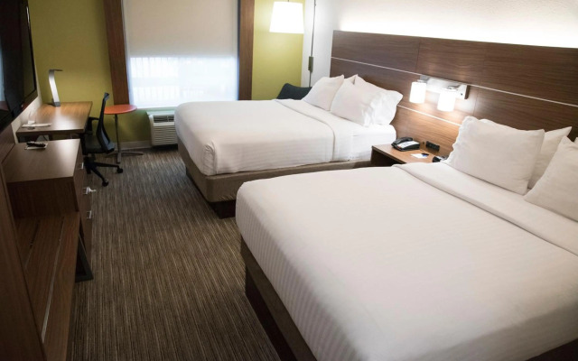 Holiday Inn Express & Suites Alexandria by IHG