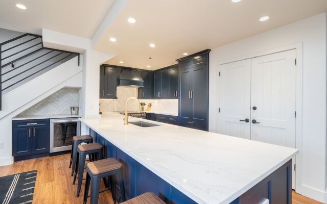 Bear Creek Lodge 406 4 Bedroom Condo by Alpine Lodging Telluride