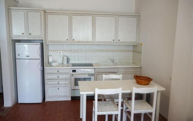 Sunny Bay, beachfront 1-bdrm apartment