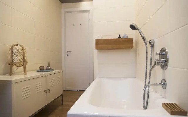 Sweet Flat near Metro Stop