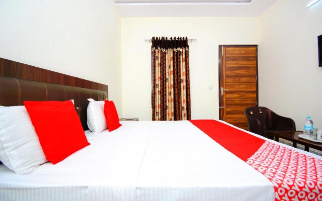 OYO 38787 Hotel Red Rose