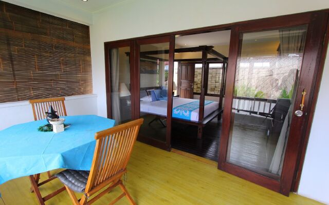 Heliconia Villa