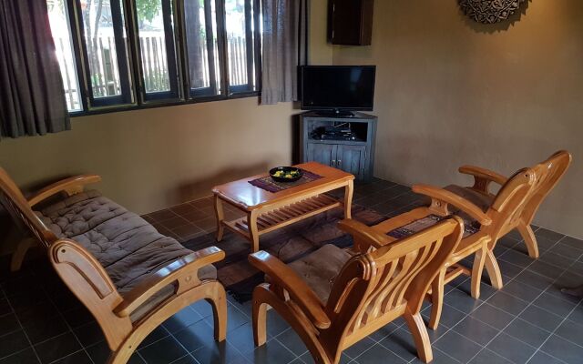 Melina's Beach Front Bungalow