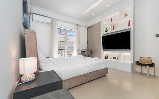 Minimal Studio with Balcony in Central Athens