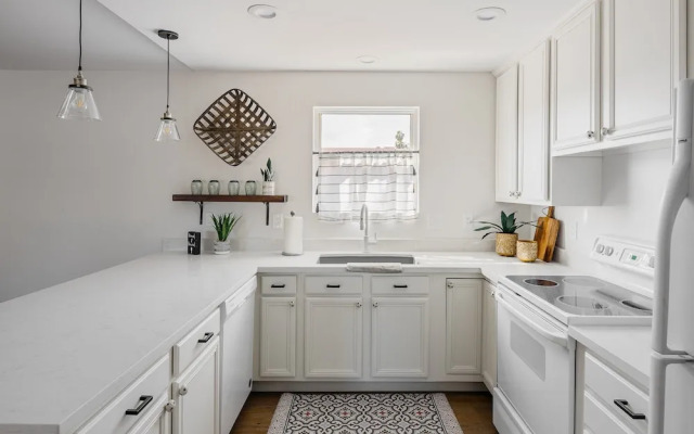 Majestic Mountain Mansion-pool -spa & Guest House