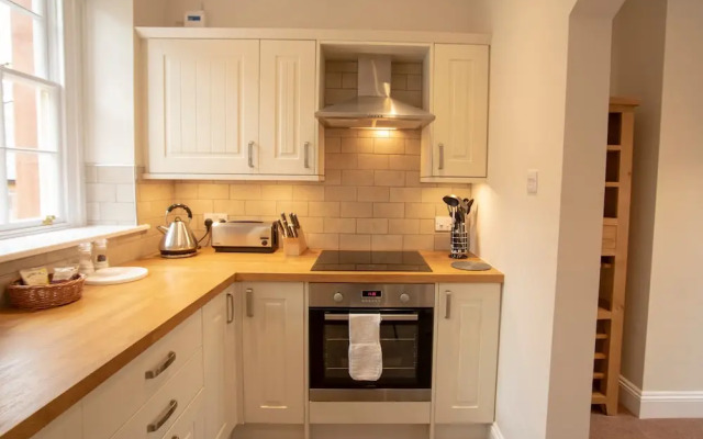 Spacious 2 Bedroom Apartment Surrounded with 36 Acres of Parkland