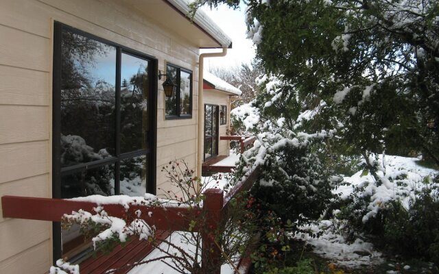 Ossies Motels and Chalets