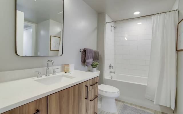 Gorgeous 1Br at Clarendon With Gym