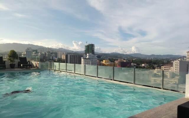 Seaview Infinity Pool Near IT Park Mall