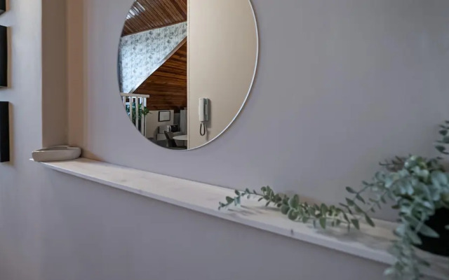 Rovani 14 in Monza With 1 Bedrooms and 1 Bathrooms