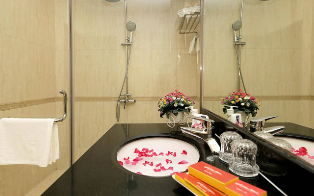 Hanoi Golden Charm Hotel