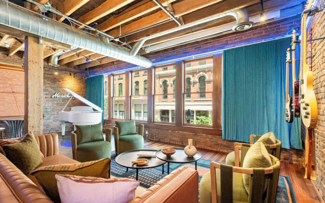 Jamloft - Printers Alley - Walk to Broadway