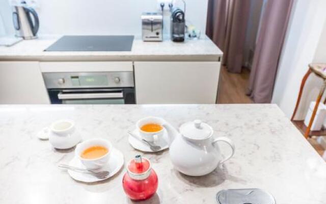 Families And Friends - Center - 110 Sqm