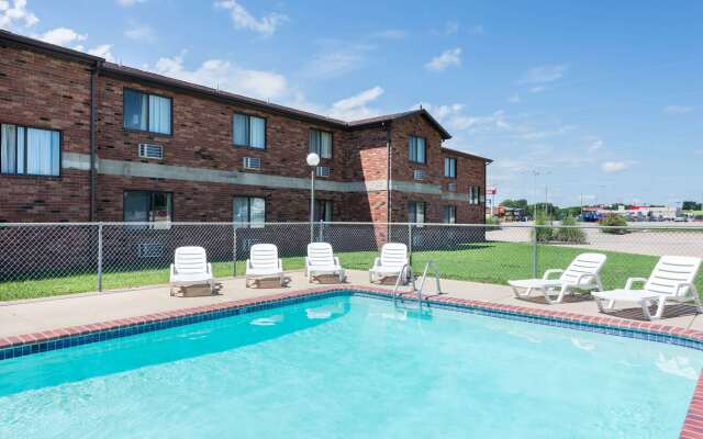 Super 8 by Wyndham Independence KS
