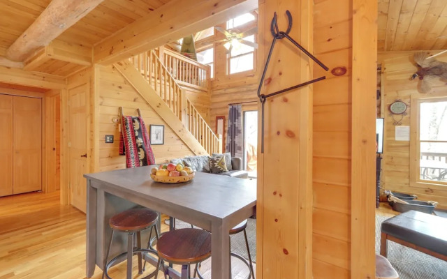 Blue Ridge Log Cabin w/ Hot Tub & Game Room!