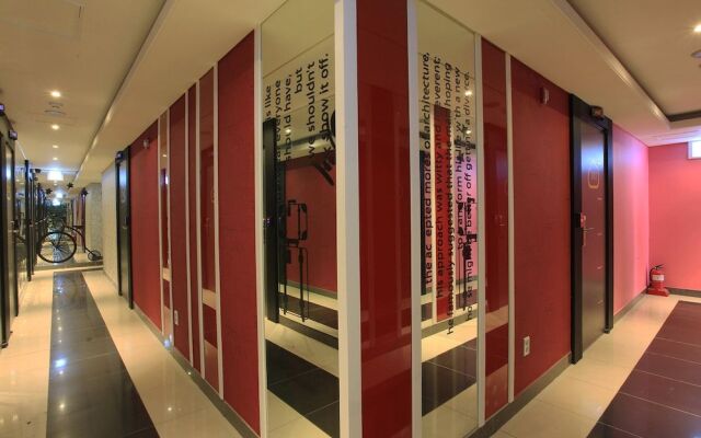 Max Hotel