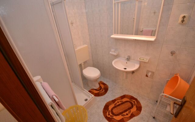 Studio apartment Suzane - terrace and sea view SA-Iris Postira, Island Brac