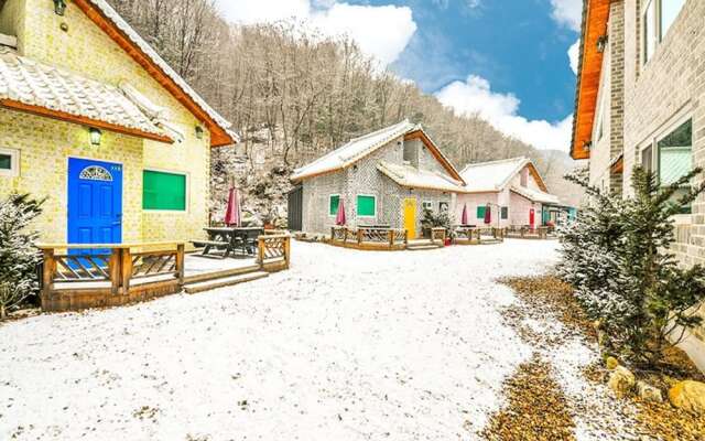 Gapyeong Chun Hyang  Bangja Spa Pension